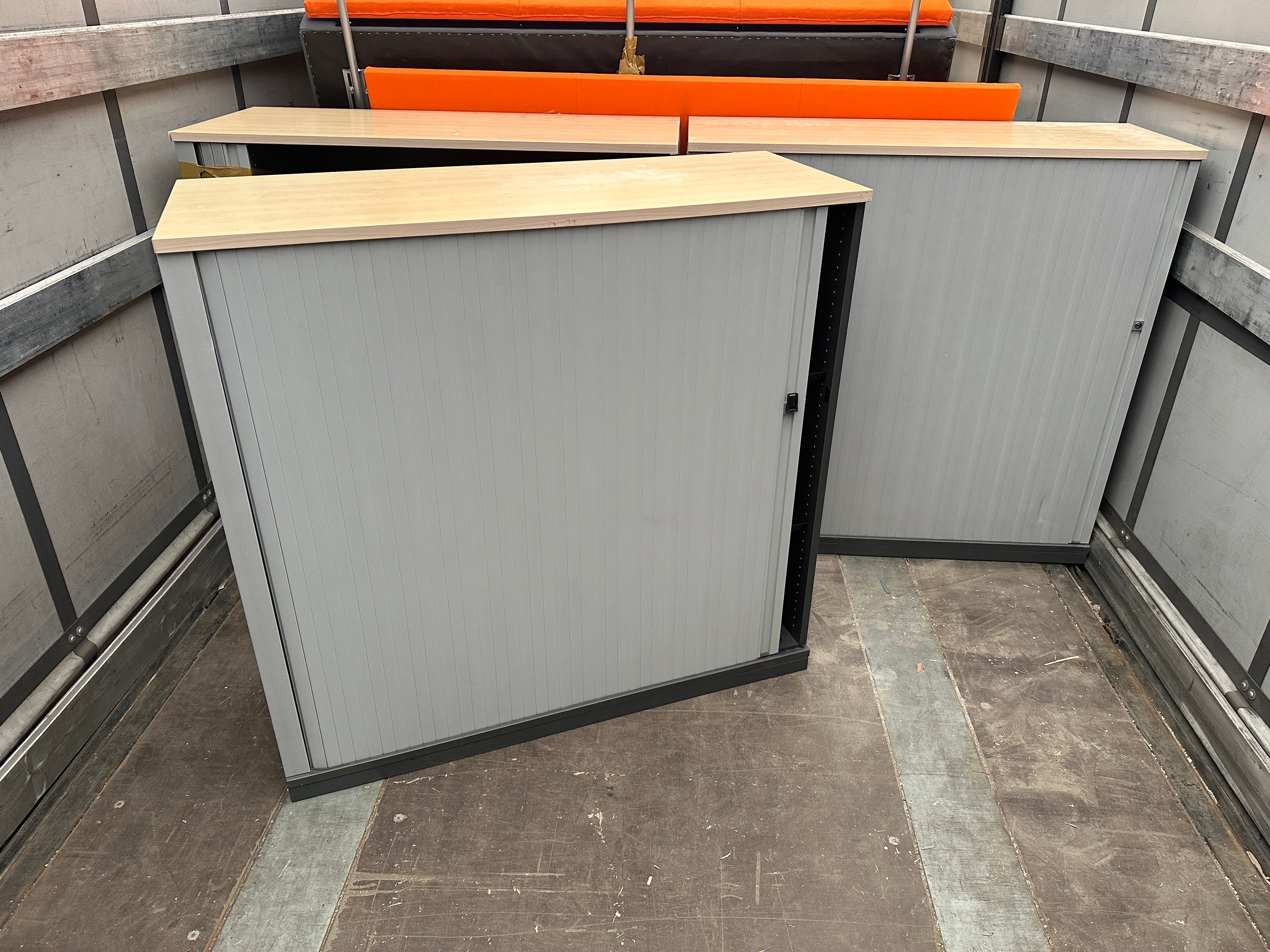 3oh Layout Steelcase Sideboard 3OH Ahorn Silber Anthrazit – Büromöbel Simon